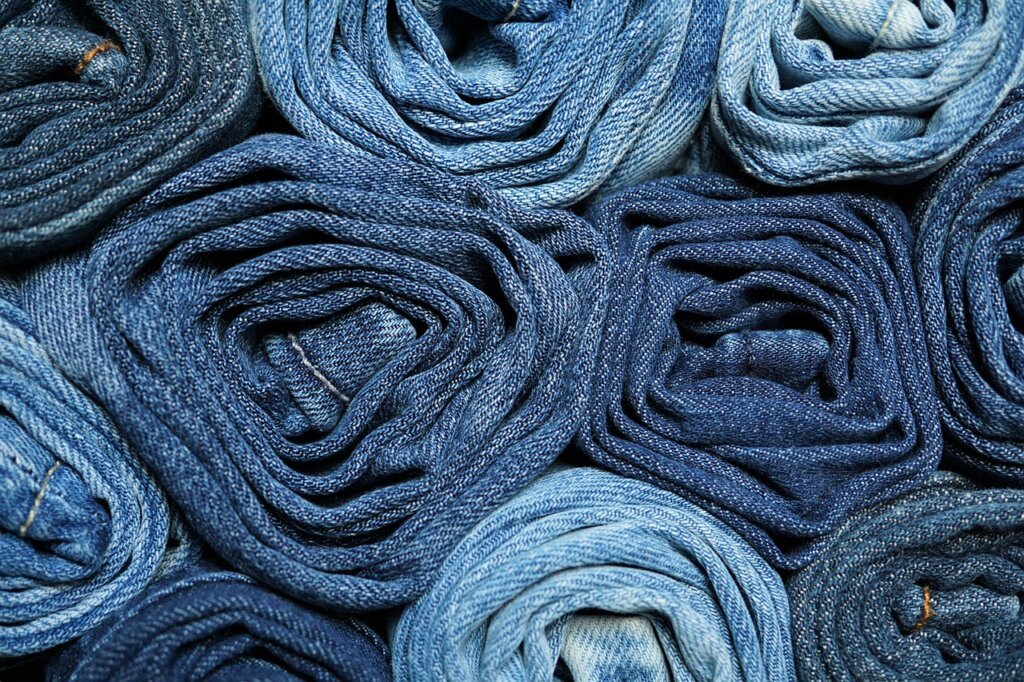 comparison of stacked vs vertical folded clothes in drawer