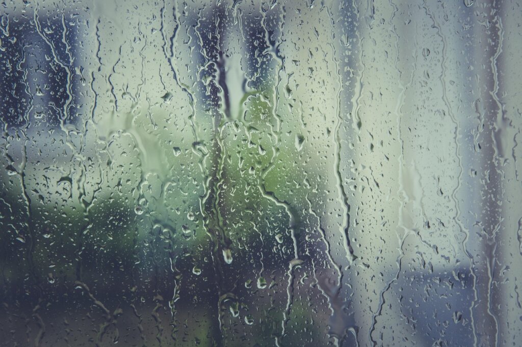 before and after comparison of window condensation with and without film