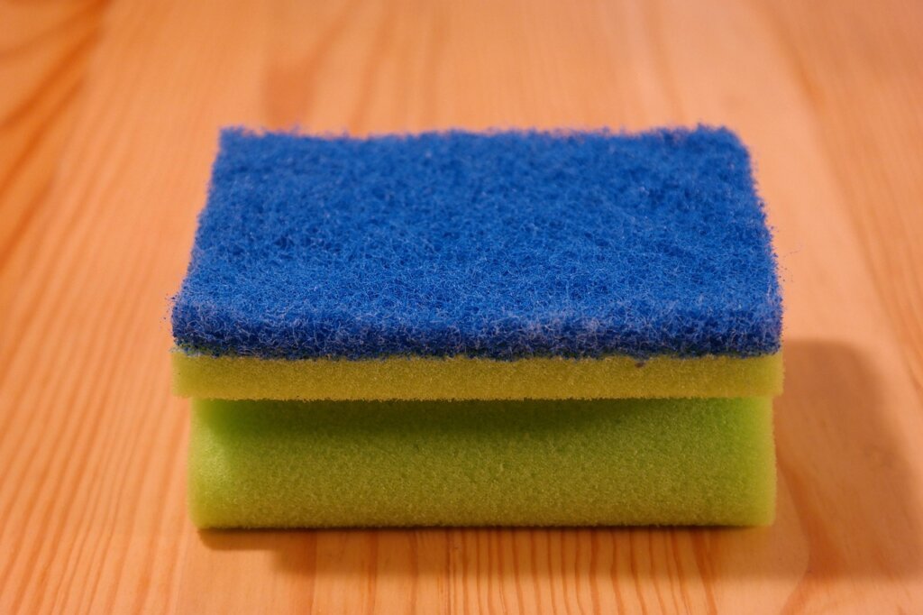non-stick coated pot with gentle cleaning sponge