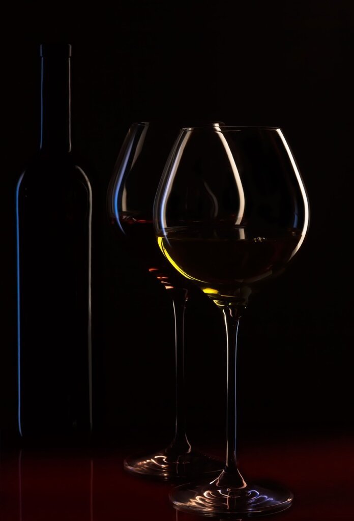 trans-resveratrol chemical structure and red wine grapes